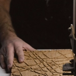 Деревянный игровой автомат с художественной резьбой ручной работы